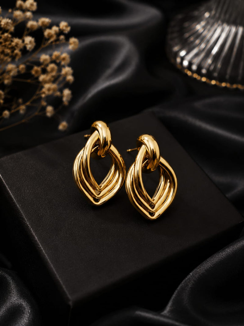 Knotted Geometric Hoops