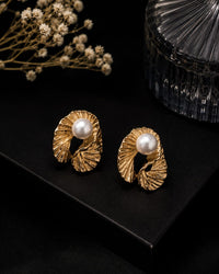 Gold Shell Pearl Studs Thumbnail 2